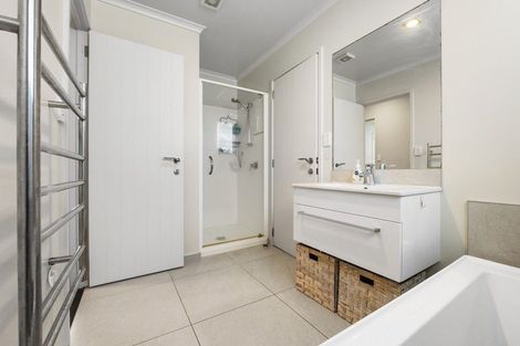 Photo of property in 10 Butterworth Crescent, Papamoa Beach, Papamoa, 3118