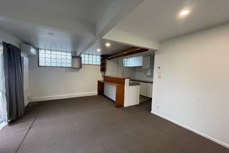 Photo of property in 9 Joshua Place, Weymouth, Auckland, 2103