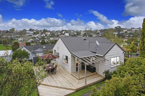 Photo of property in 5 Tetrarch Place, Totara Vale, Auckland, 0629