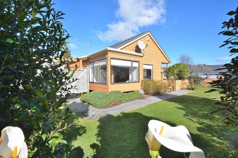 Photo of property in 1 Oak Bay, Waikanae, 5036