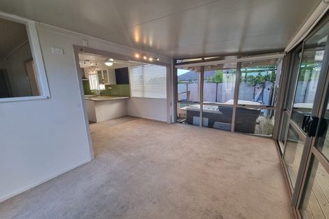 Photo of property in 11 Matipo Road, Te Atatu Peninsula, Auckland, 0610
