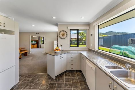 Photo of property in 2 Mayer Crescent, Wakefield, 7025