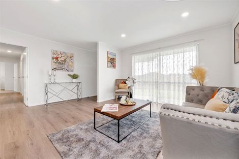 Photo of property in 13 Eroni Clarke Close, Flat Bush, Auckland, 2019