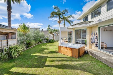 Photo of property in 43 Walton Street, Red Beach, 0932