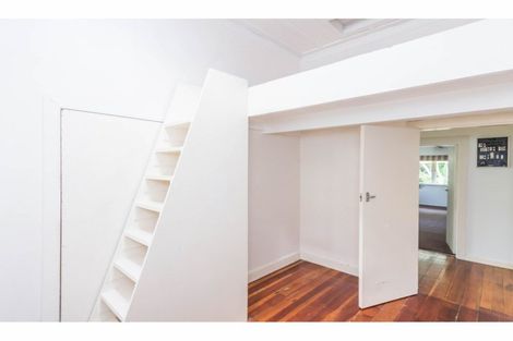 Photo of property in 17 Awaroa Road, Sunnyvale, Auckland, 0612