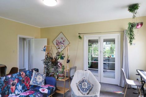 Photo of property in 140 The Ridgeway, Mornington, Wellington, 6021