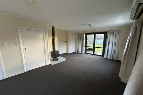 Photo of property in 37 Lambeth Crescent, Redwood, Christchurch, 8051