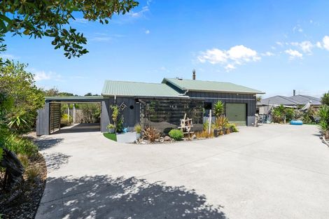 Photo of property in 46 Kent Avenue, Waitarere Beach, Levin, 5510