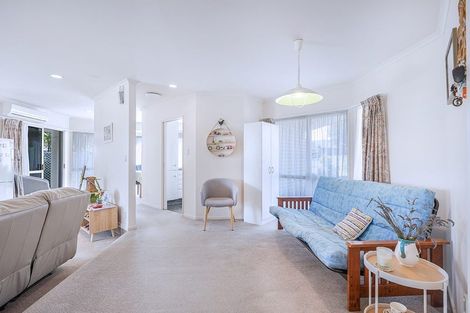 Photo of property in 2 Sunset Close, Western Heights, Hamilton, 3200