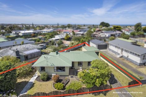 Photo of property in 25 Lee Street, Castlecliff, Whanganui, 4501