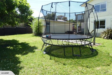 Photo of property in 68 Lake Road, Northcote, Auckland, 0627