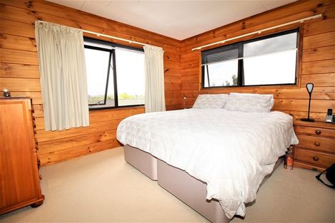 Photo of property in 1/37 South Lynn Road, Titirangi, Auckland, 0604