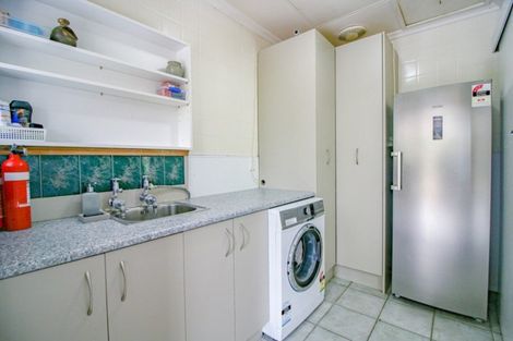 Photo of property in 140 Aokautere Drive, Fitzherbert, Palmerston North, 4410