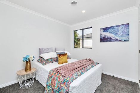 Photo of property in 35 English Oak Drive, Schnapper Rock, Auckland, 0632