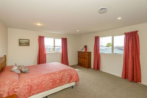 Photo of property in 399a Main North Road, Redwood, Christchurch, 8051