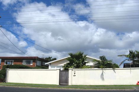 Photo of property in 2/92 East Coast Road, Milford, Auckland, 0620