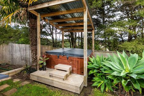 Photo of property in 27 Mckinley Road, Sunnyvale, Auckland, 0612