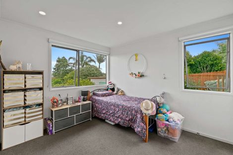 Photo of property in 15 Rosario Crescent, Red Beach, 0932