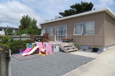 Photo of property in 3/187 Wainuiomata Road, Wainuiomata, Lower Hutt, 5014