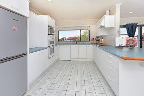 Photo of property in 2 Annalong Road, Dannemora, Auckland, 2016