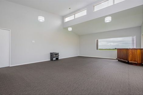 Photo of property in 10 Tui Glen Drive, Levin, 5571