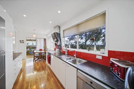 Photo of property in 54a Walworth Avenue, Pakuranga Heights, Auckland, 2010