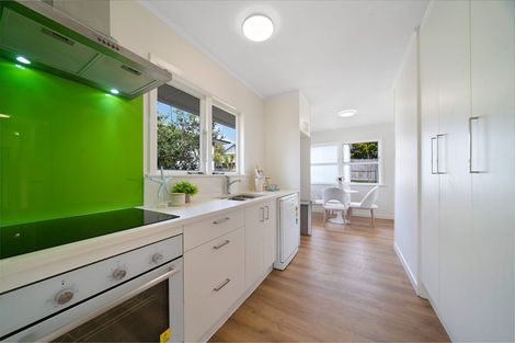 Photo of property in 6 Cajero Place, Green Bay, Auckland, 0604