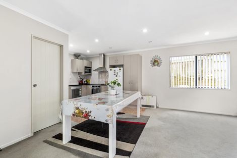 Photo of property in 21 Andover Way, Goodwood Heights, Auckland, 2105