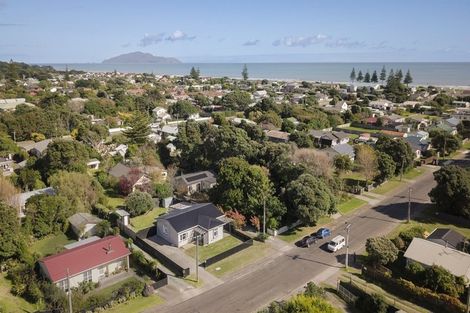 Photo of property in 27 Toi Street, Otaki Beach, Otaki, 5512