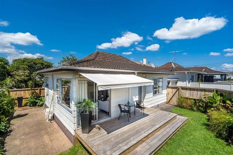 Photo of property in 3/68 Lake Road, Narrow Neck, Auckland, 0624