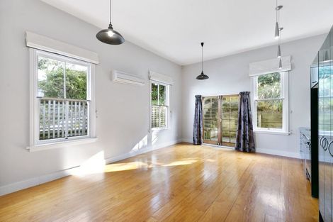 Photo of property in 32 Rolleston Street, Mount Cook, Wellington, 6021