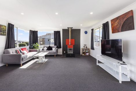 Photo of property in 124 Gloaming Hill, Titahi Bay, Porirua, 5022