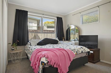 Photo of property in 4 Parvin Place, Pukekohe, 2120