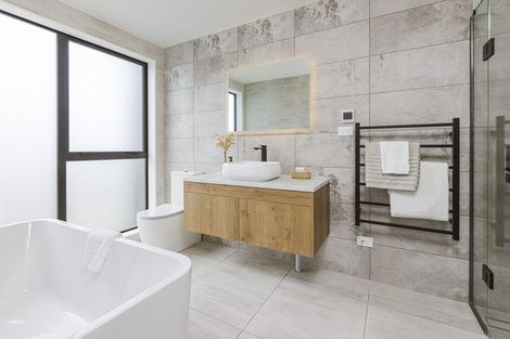 Photo of property in 3 Ridgehill Rise, Flat Bush, Auckland, 2019