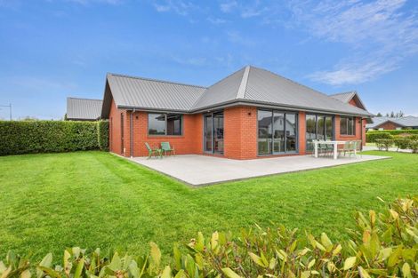 Photo of property in 1 Clifford Close, Leamington, Cambridge, 3432