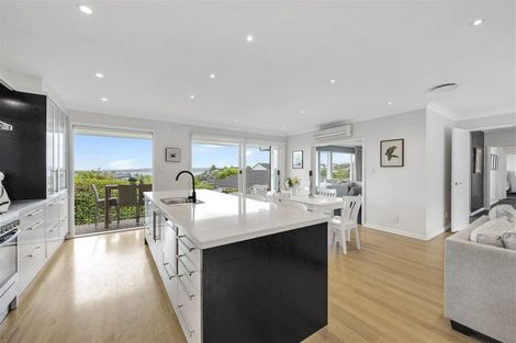 Photo of property in 3 Page Point, Mellons Bay, Auckland, 2014