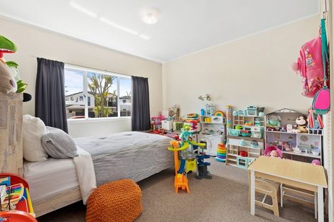 Photo of property in 17 Nicholson Avenue, Papatoetoe, Auckland, 2025