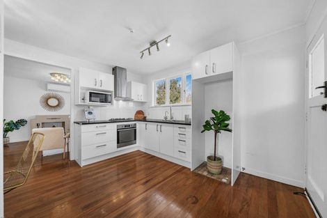 Photo of property in 71 Larnoch Road, Henderson, Auckland, 0610
