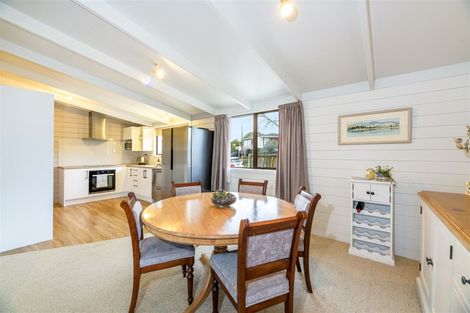 Photo of property in 100 Sturges Road, Henderson, Auckland, 0612