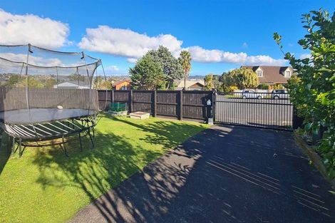 Photo of property in 22 Miriam Corban Heights, Henderson, Auckland, 0612