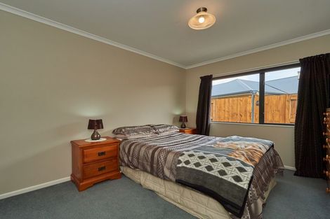 Photo of property in 40 Royal Oak Drive, Kelvin Grove, Palmerston North, 4414