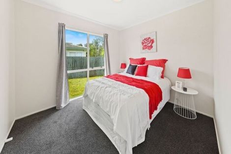 Photo of property in 2/20 Solveig Place, Randwick Park, Auckland, 2105
