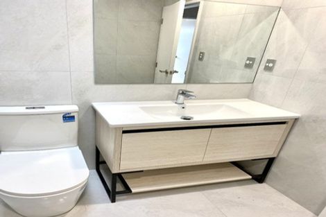 Photo of property in 2/36 Santiago Crescent, Unsworth Heights, Auckland, 0632