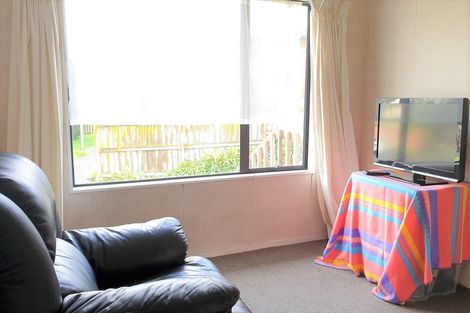 Photo of property in 82 Athena Drive, Totara Vale, Auckland, 0629