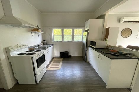 Photo of property in 813 Waitakere Road, Kumeu, 0891