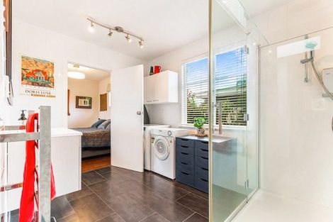 Photo of property in 55 Graham Avenue, Te Atatu Peninsula, Auckland, 0610