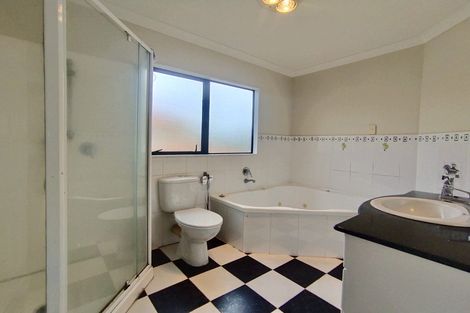 Photo of property in 24 Erne Crescent, East Tamaki, Auckland, 2016