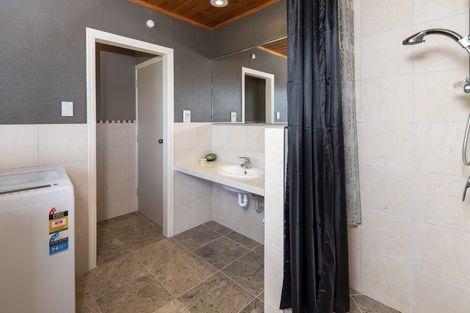 Photo of property in 20 Granger Road, Cockle Bay, Auckland, 2014