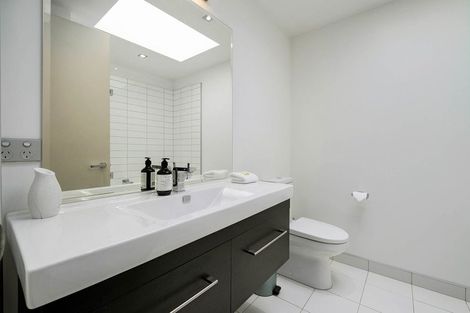 Photo of property in 8a Hallenstein Street, Queenstown, 9300