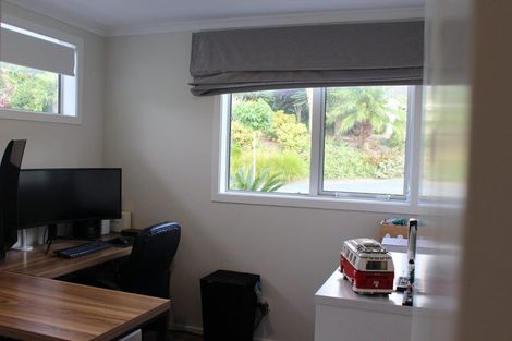 Photo of property in 20 Ridgeview Close, Red Beach, 0932